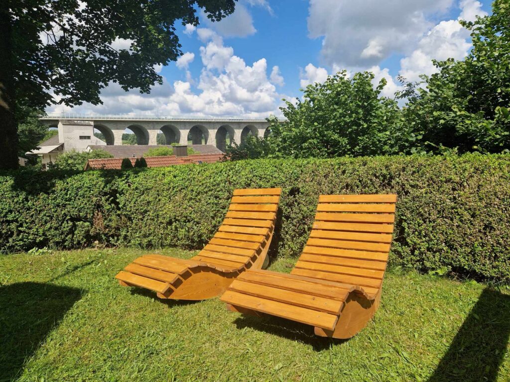 Schaukelliegen aus Massivholz