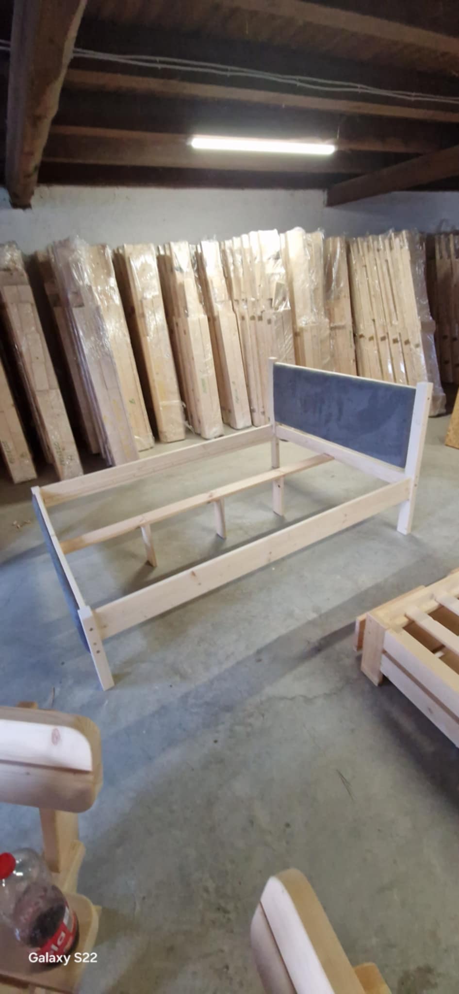 premium massivholzbett – gepolstert, stilvoll & modern (belastbar bis 300kg) premium massivholzbett – gepolstert, stilvoll & modern (belastbar bis 300kg)