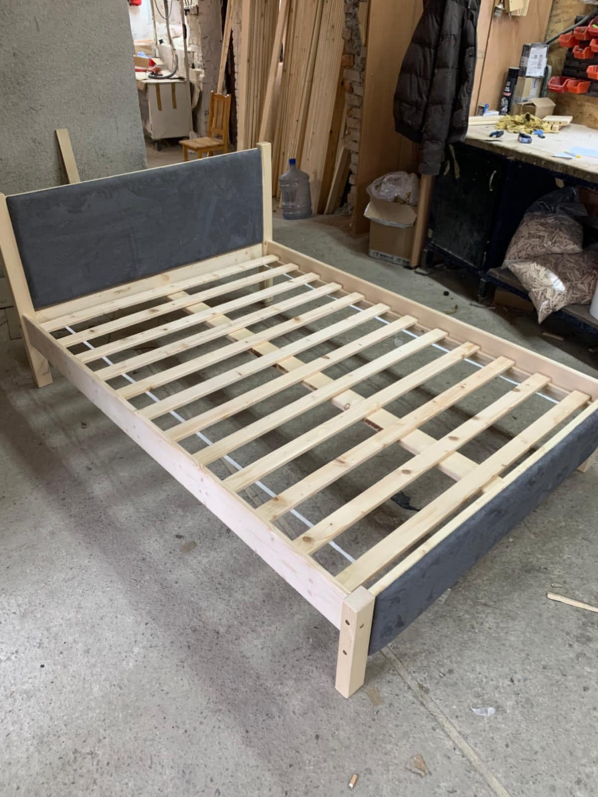 premium massivholzbett – gepolstert, stilvoll & modern (belastbar bis 300kg) premium massivholzbett – gepolstert, stilvoll & modern (belastbar bis 300kg)